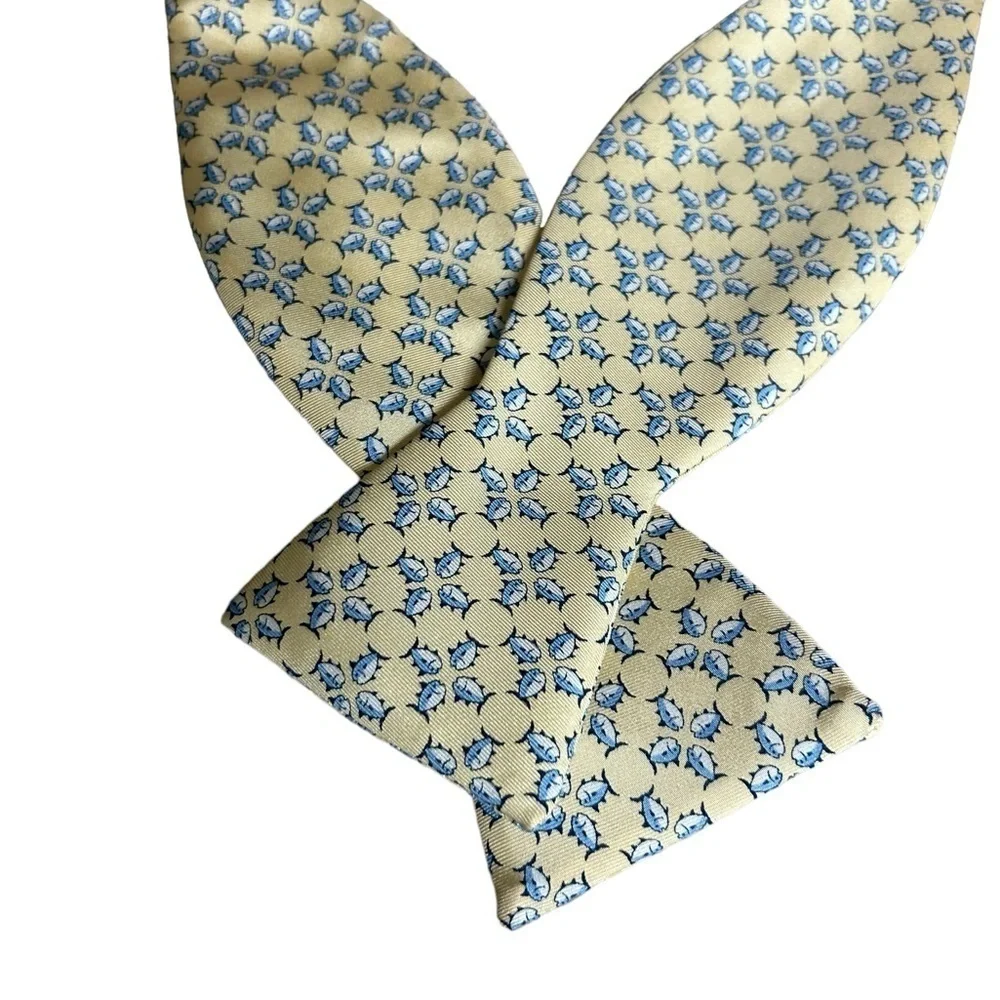 Southern Tide Skipjack Bow Tie yellow blue fish 100% Silk Made in Italy